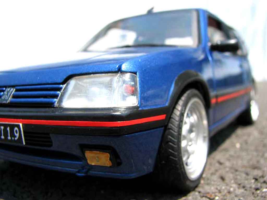 Peugeot 205 GTI 1.9 Bleu Miami blauw miami 1/18 Solido