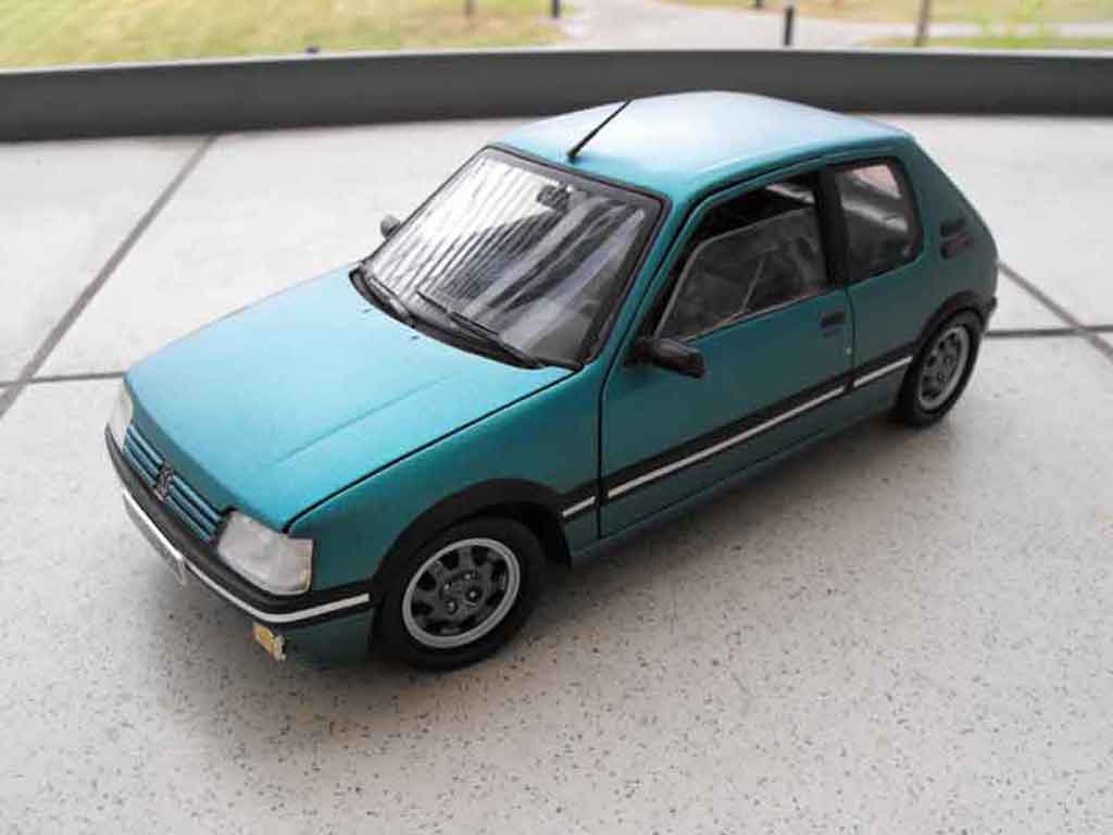 Peugeot 205 GTI 1/18 Solido Griffe GTI rabaissee modelauto