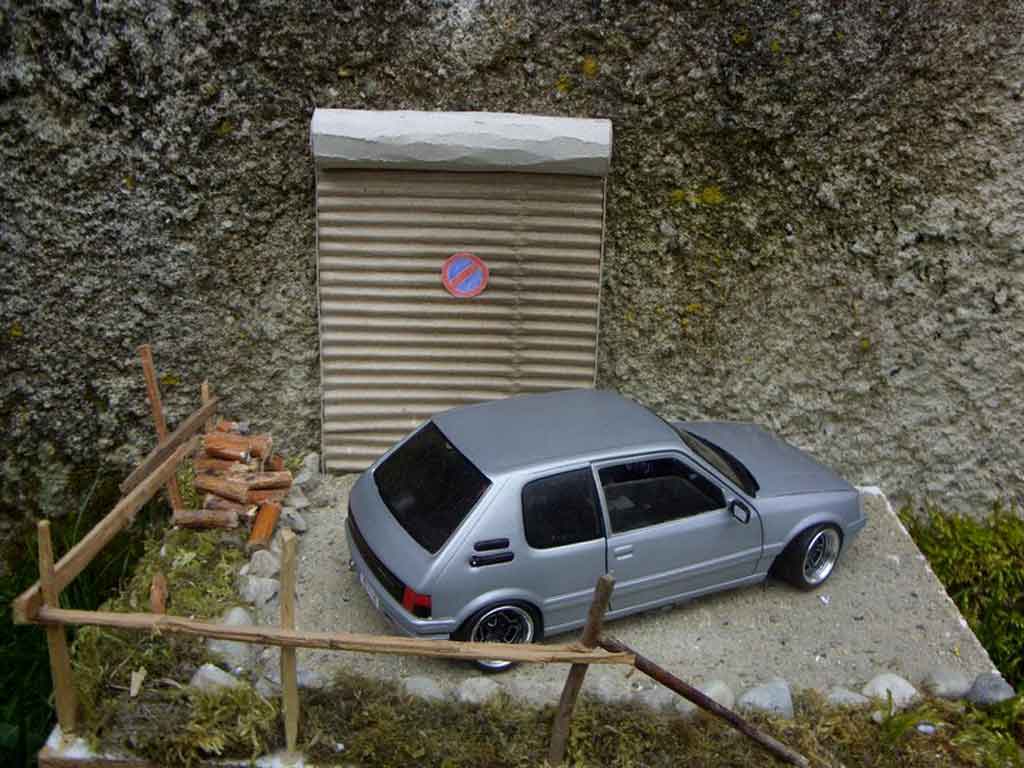 Peugeot 205 GTI grijs german look 1/18 Solido