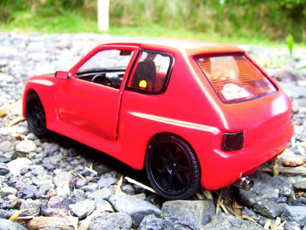 Peugeot 205 GTI 1.9 Rouge Vallelunga kit carrosserie gtr 1/18 Solido