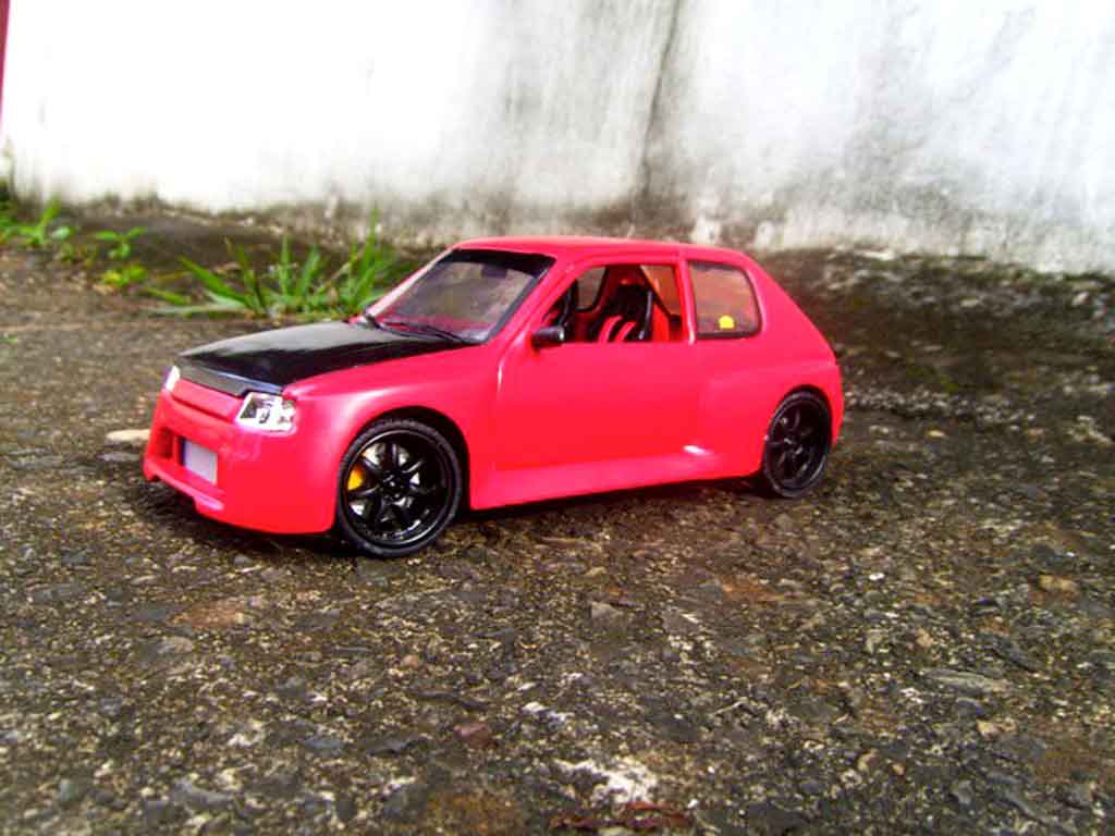 Peugeot 205 GTI 1.9 Rouge Vallelunga kit carrosserie gtr 1/18 Solido