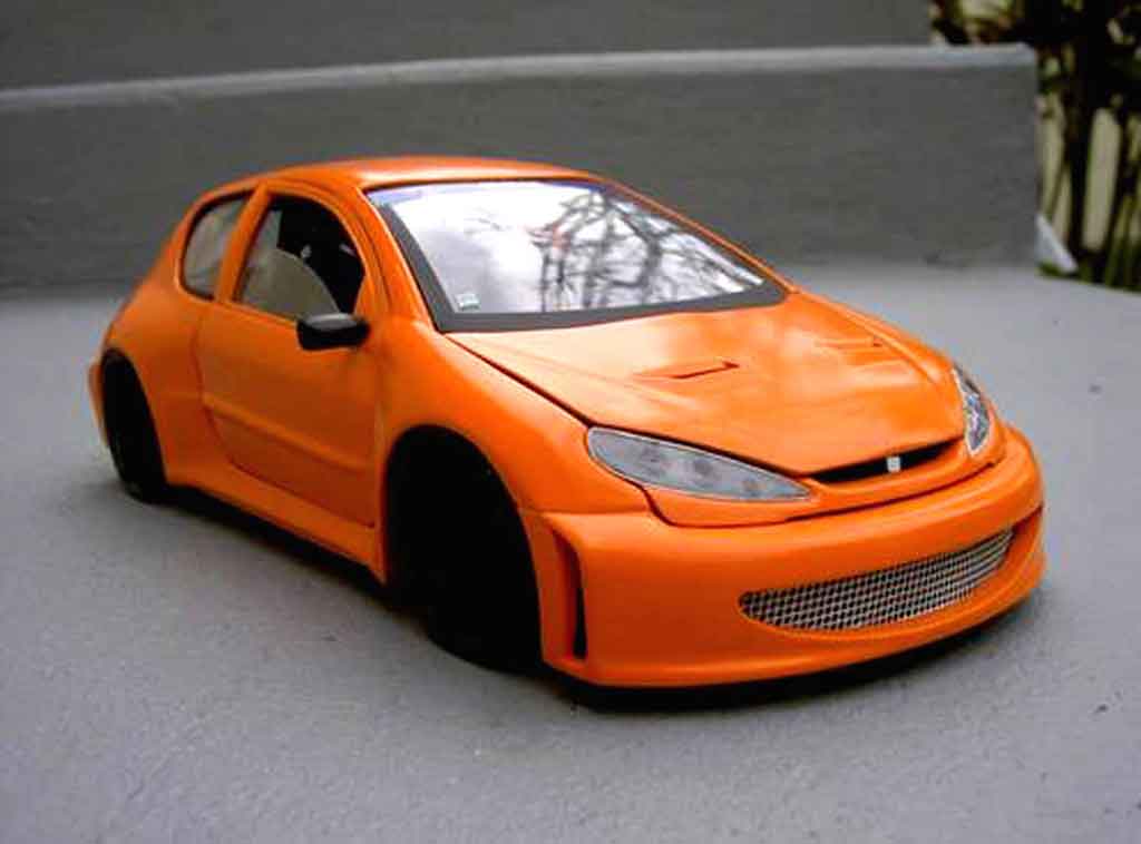 Peugeot 206 WRC street racing oranje 1/18 Solido