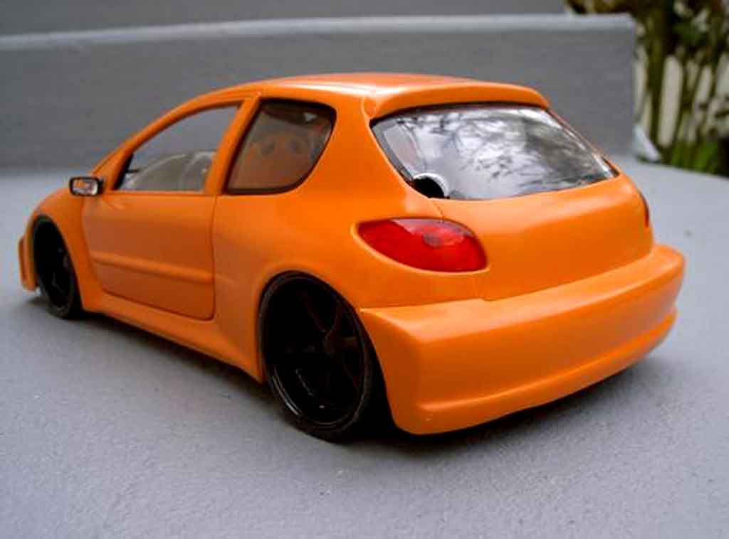 Peugeot 206 WRC street racing oranje 1/18 Solido