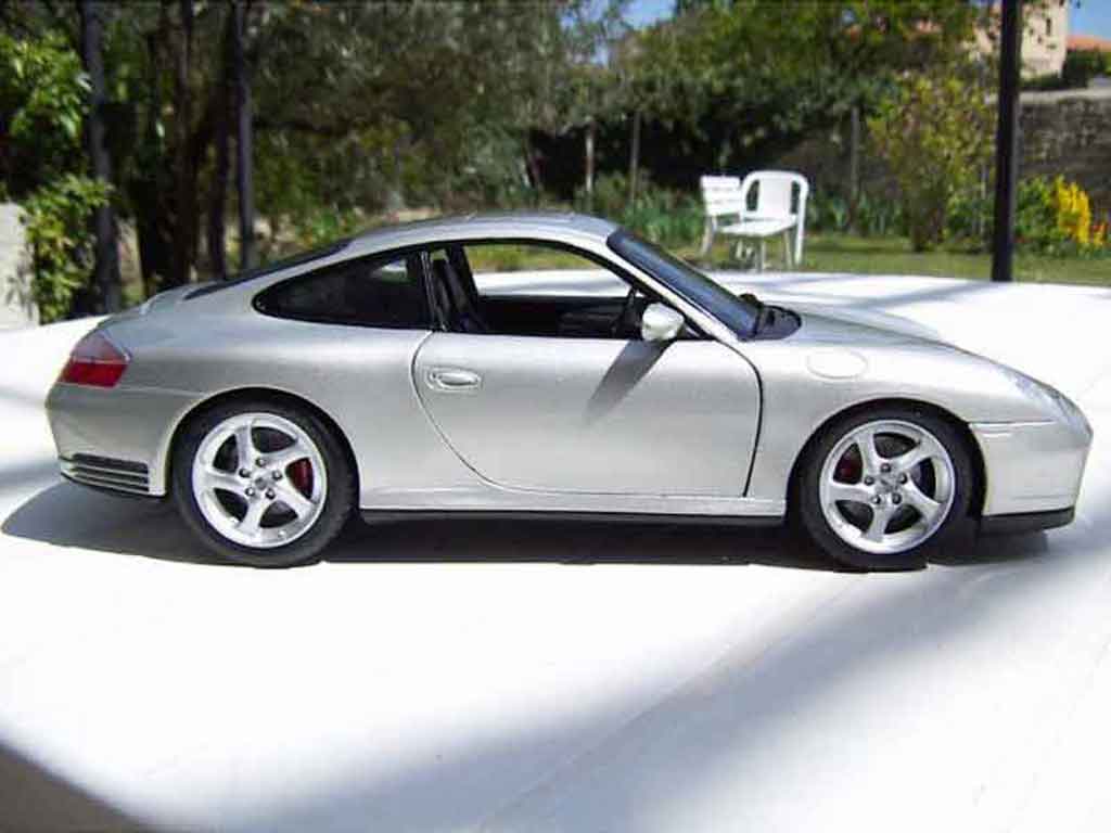 Porsche 996 4S 1/18 Maisto Carrera 4S grijs modelauto