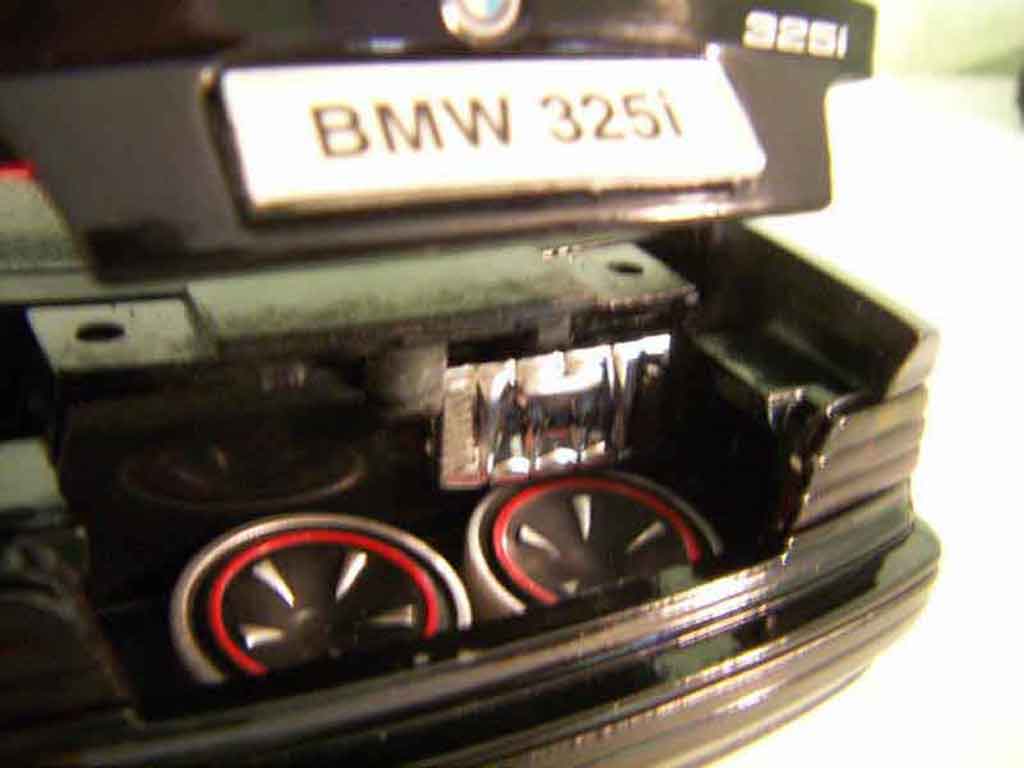 Bmw 325 Cabriolet E36 zwart jantes 18 pouces 1/18 Maisto