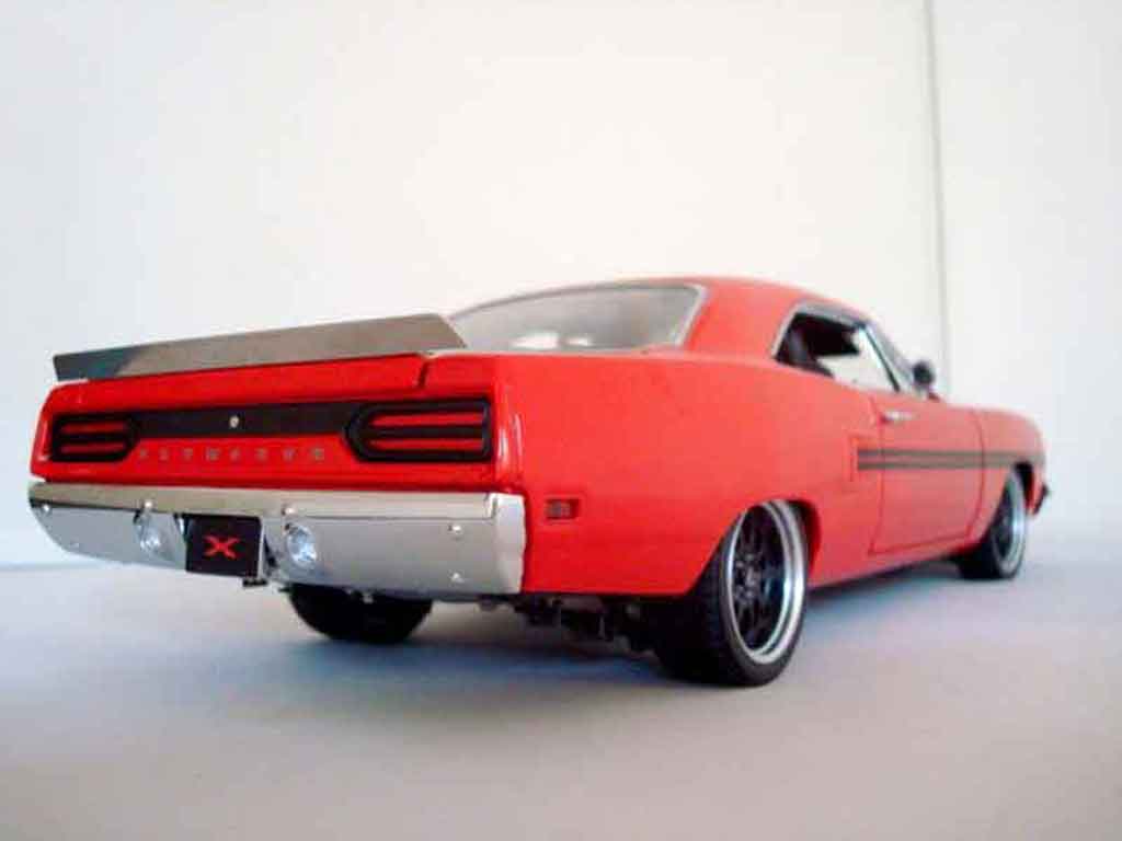 Plymouth GTX Base 426 hemi gtx in rallye red 1/18 GMP