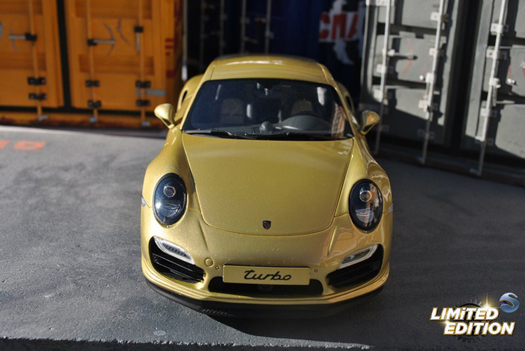 Porsche 911 Turbo Exclusive champagne 1/18 GT Spirit