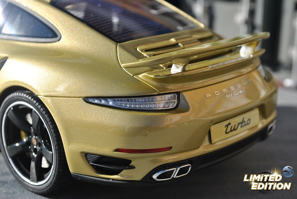 Porsche 911 Turbo Exclusive champagne 1/18 GT Spirit