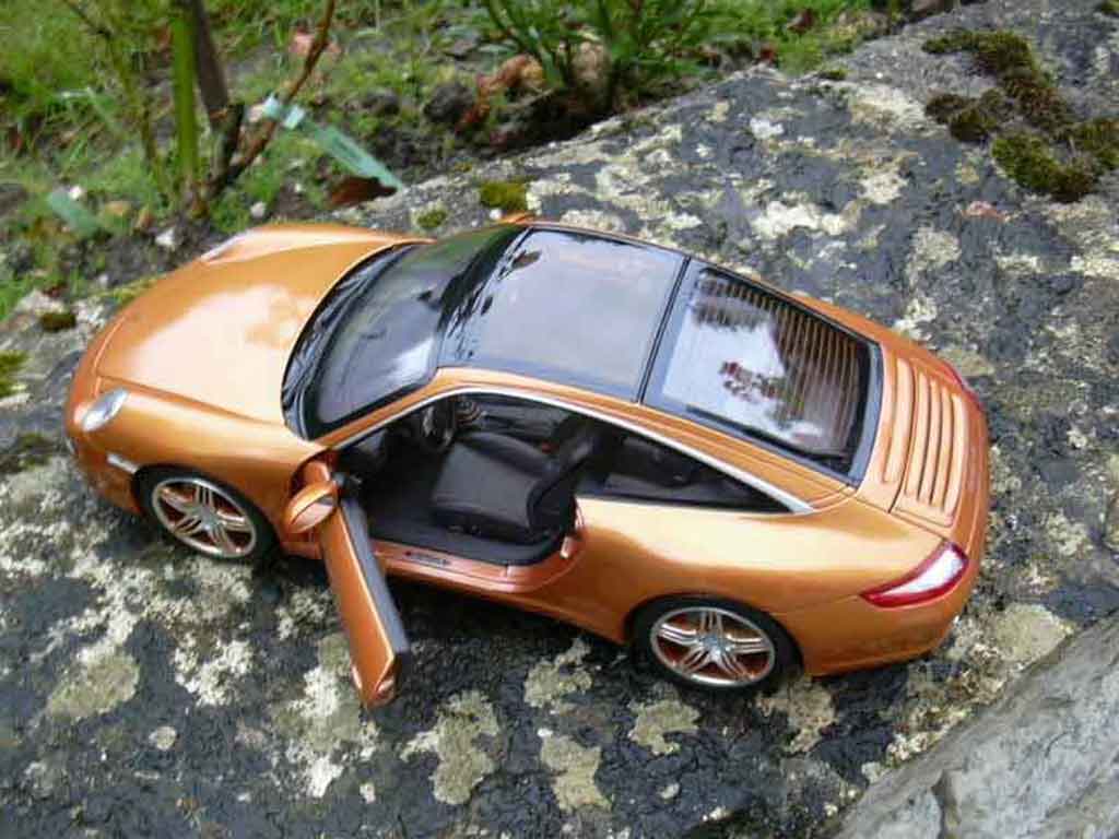 Porsche 911 Targa 4S oranje 1/18 Norev