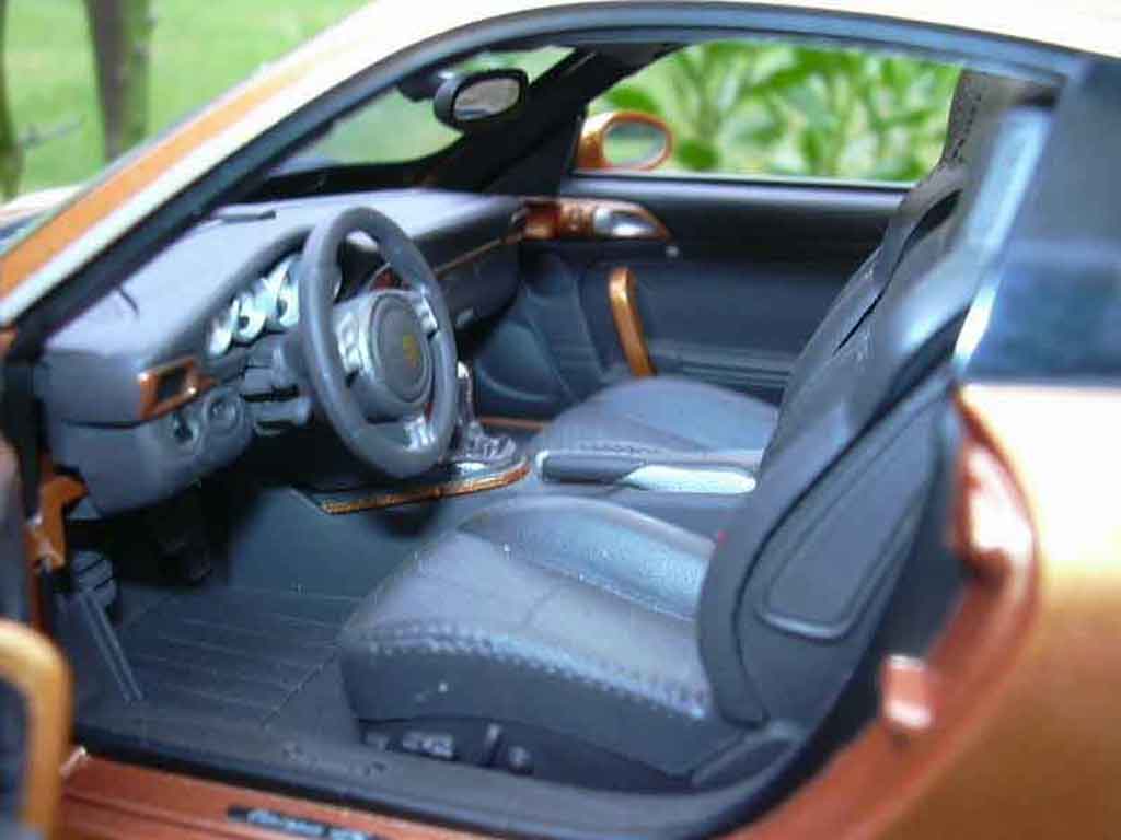 Porsche 911 Targa 4S oranje 1/18 Norev
