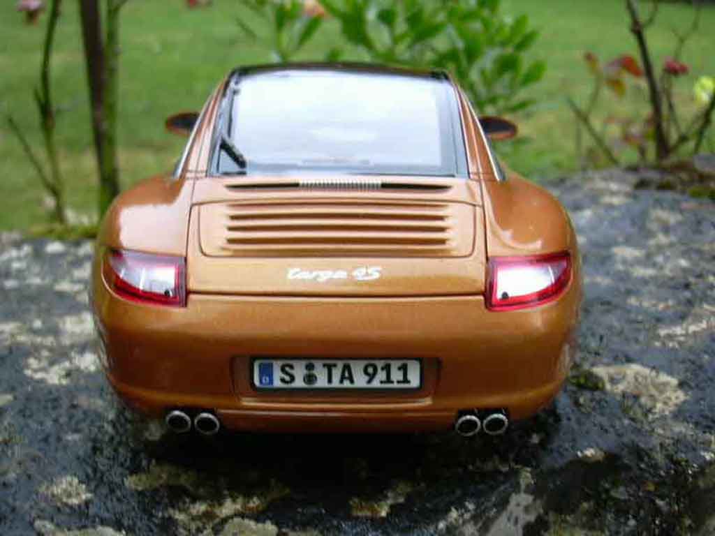Porsche 911 Targa 4S oranje 1/18 Norev