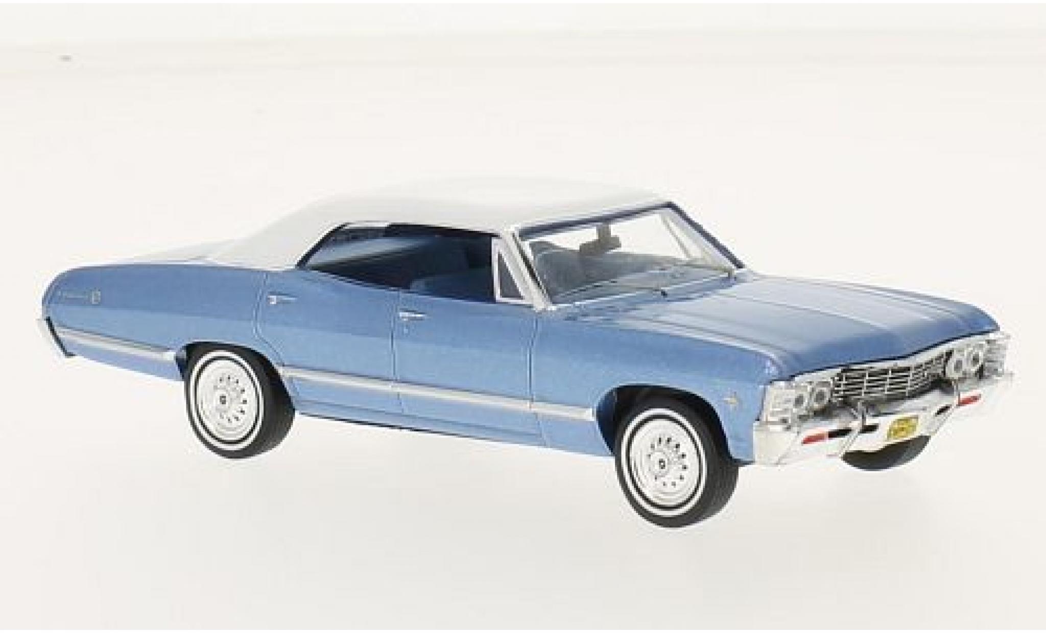 Chevrolet Impala 1/43 Premium X Sport Sedan metallic blauw/wit 1967 modelauto