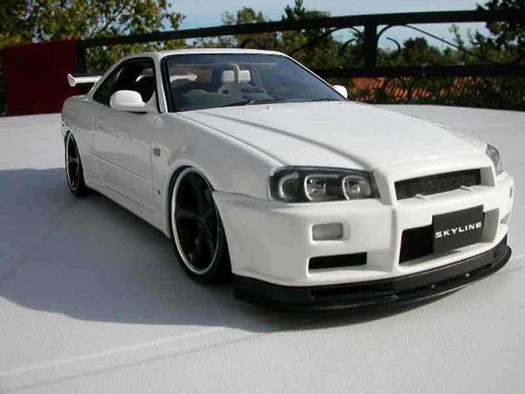 Nissan Skyline R34 1/18 Autoart blanche R34 jantes techart modelauto