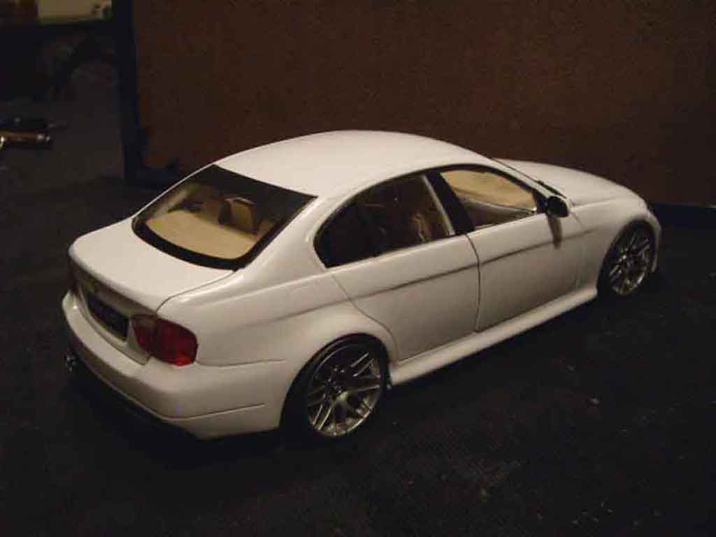 Bmw 330 tuning E90 jantes csl ligne echappement 1/18 Welly