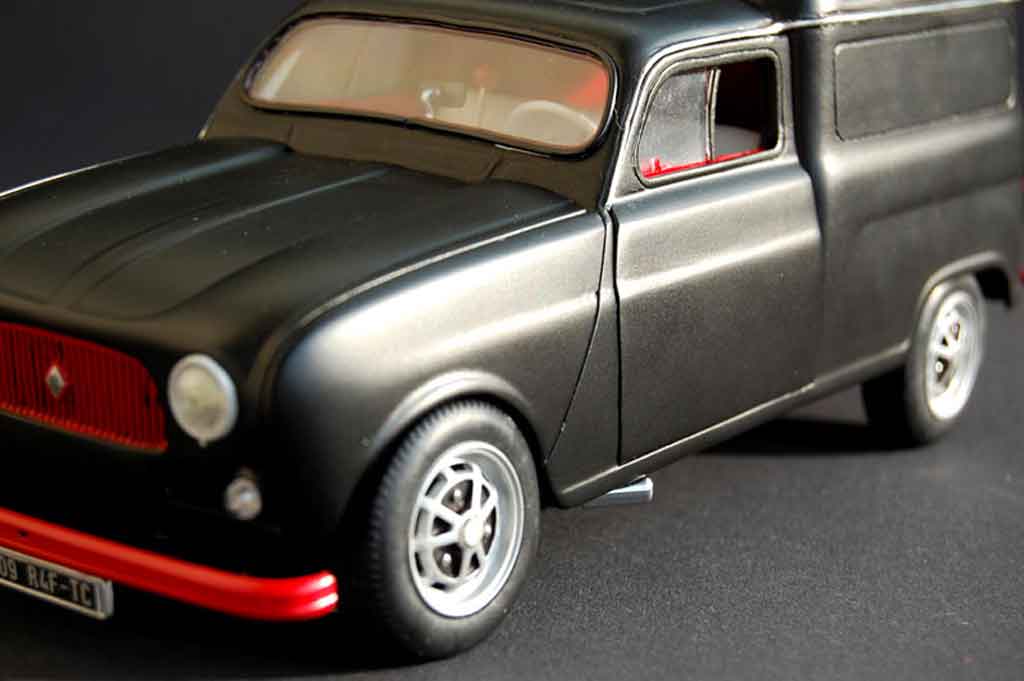 Renault 4 F4 F bestelbusje 1/18 Norev