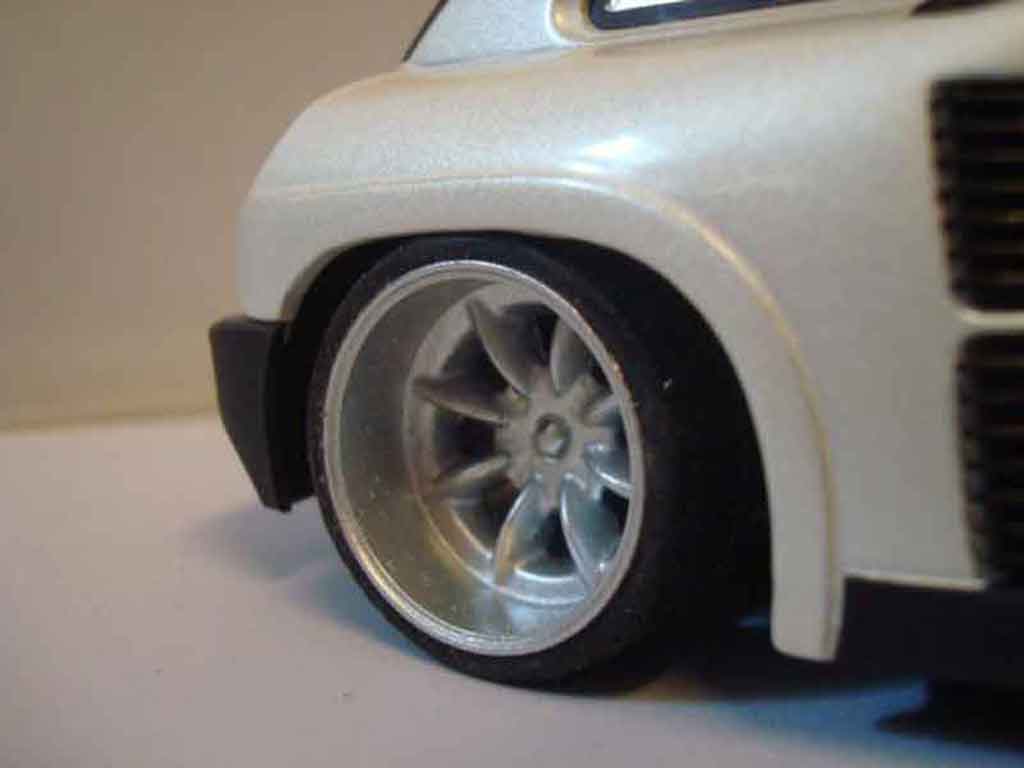 Renault 5 Turbo 2 wit 1/18 Universal Hobbies