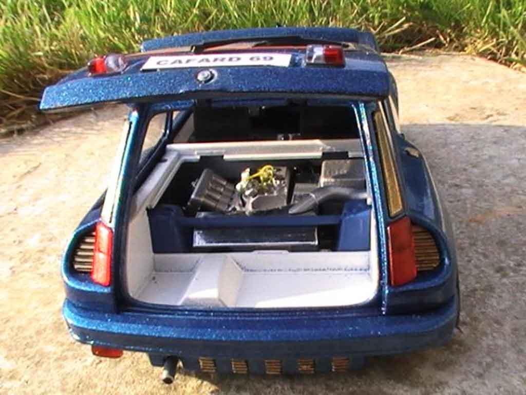 Renault 5 Turbo version williams 1/18 Universal Hobbies