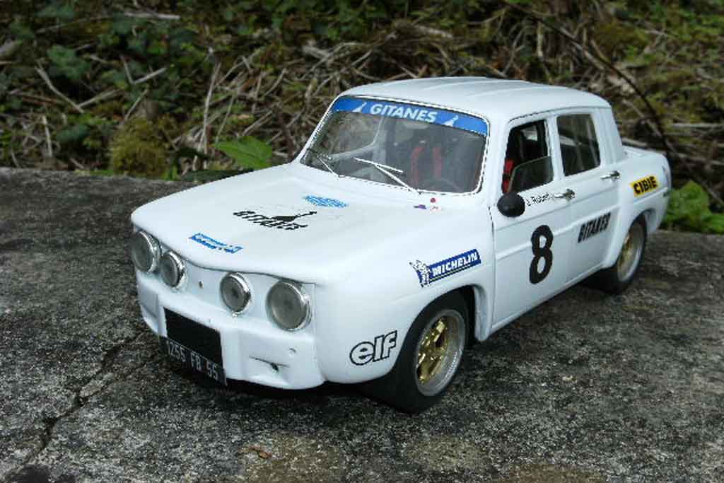 Renault 8 Gordini 1/18 Solido Gordini wit jantes larges et kit carrosserie dinacar modelauto
