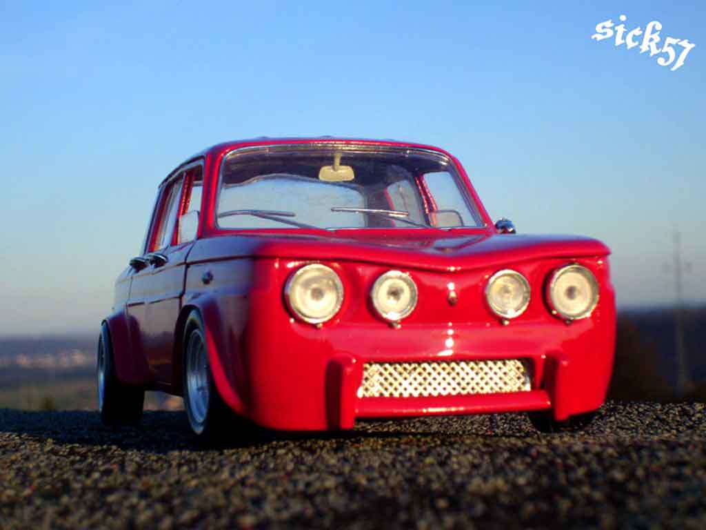 Renault 8 Gordini 1/18 Solido Gordini rood ailes larges modelauto