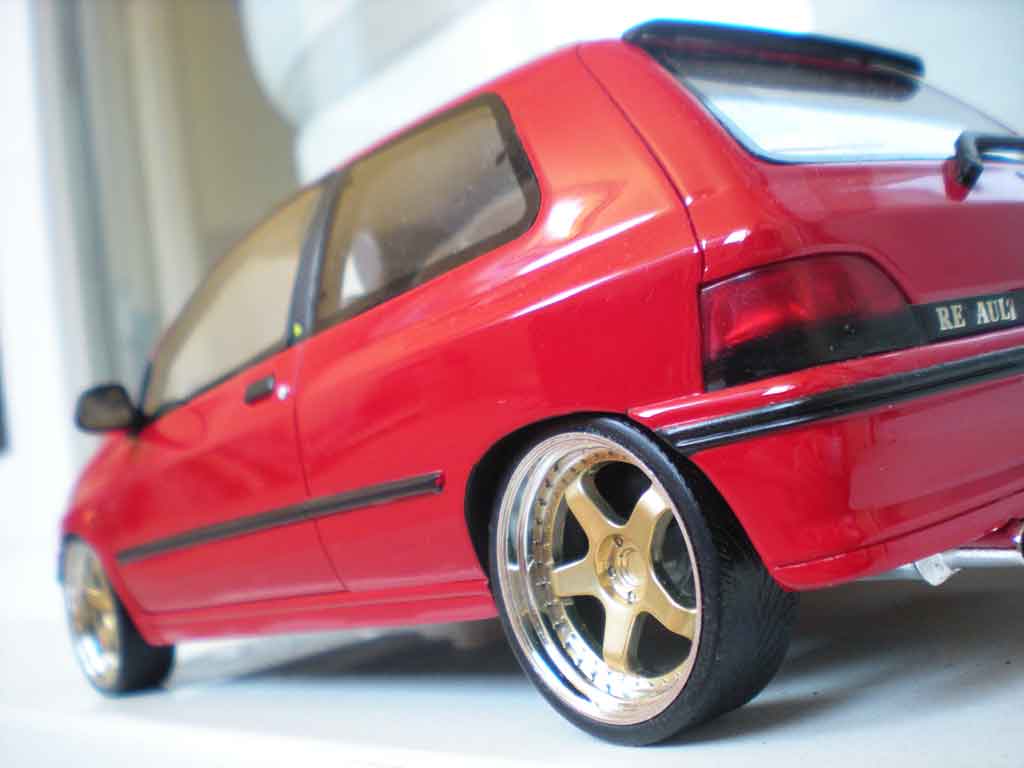 Renault Clio 16S 1991 rood jantes 17 pouces 1/18 Ottomobile