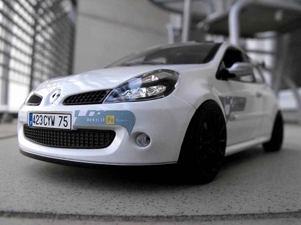 Renault Clio 3 RS f1 team wit glacier 1/18 Solido
