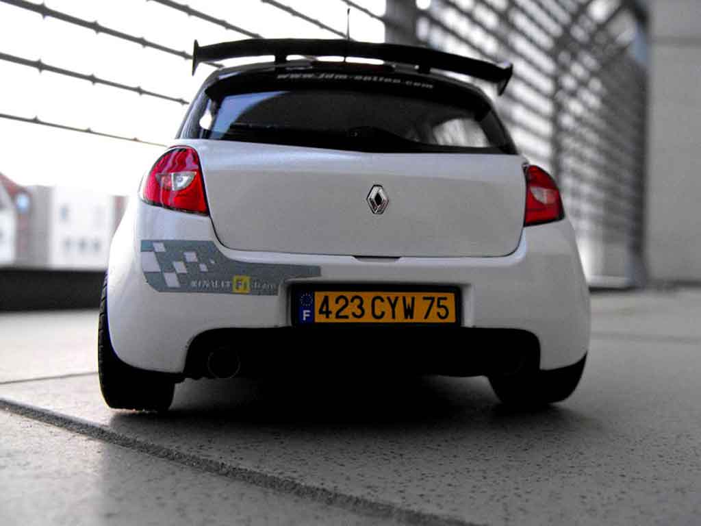 Renault Clio 3 RS f1 team wit glacier 1/18 Solido