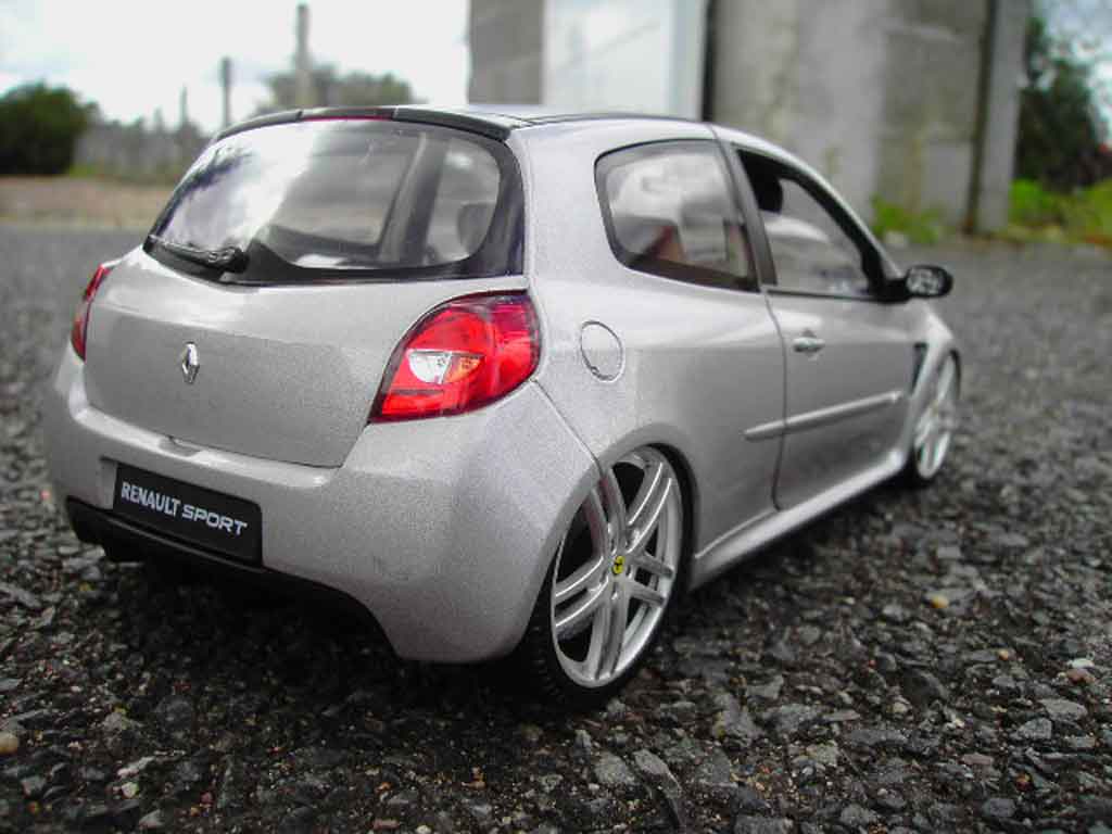 Renault Clio 3 RS grijs jantes ferrari f430 1/18 Solido
