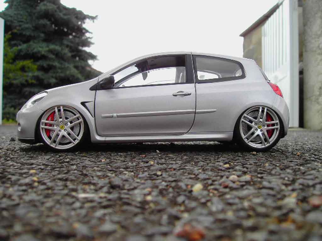 Renault Clio 3 RS grijs jantes ferrari f430 1/18 Solido