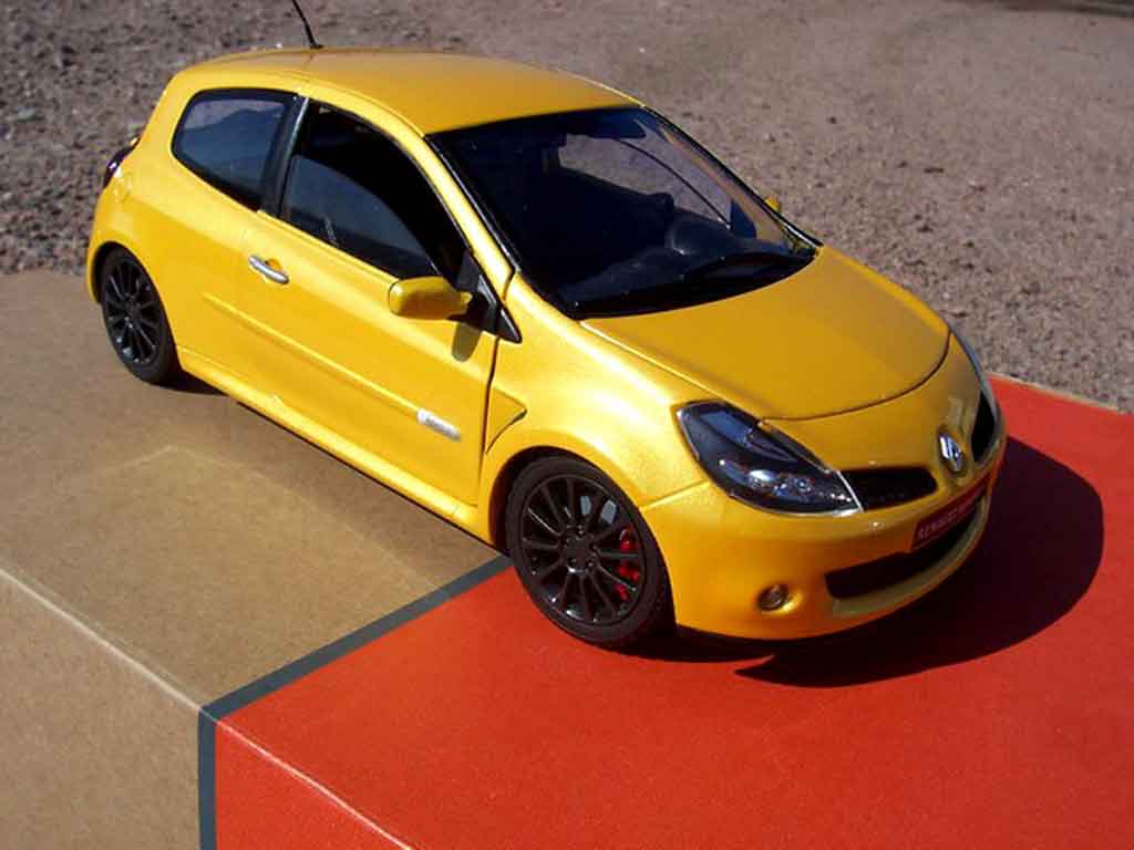 Renault Clio 3 RS geel sirius 1/18 Solido