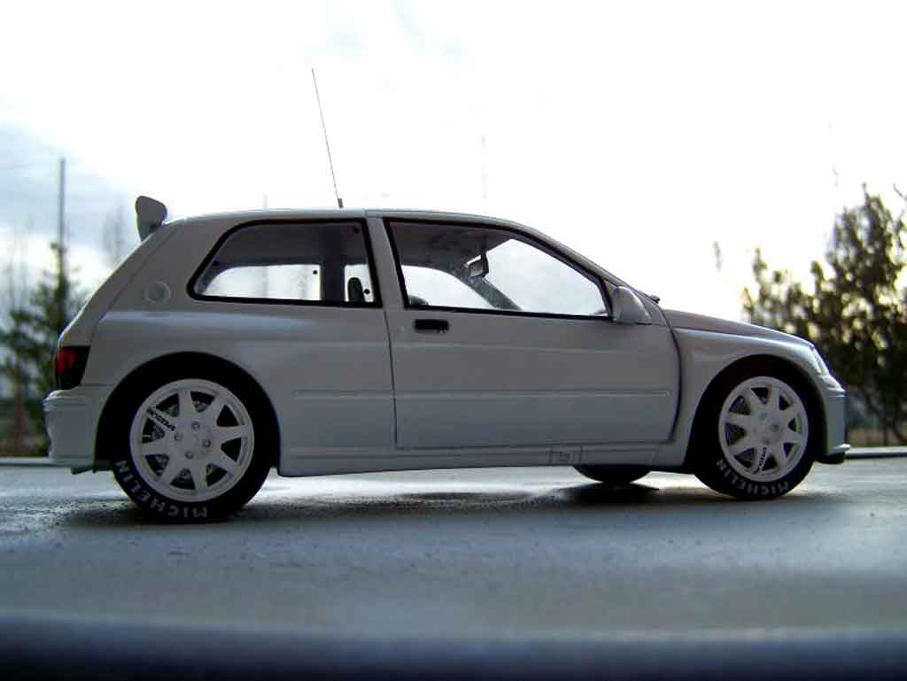 Renault Clio Maxi wit 1/18 Ottomobile