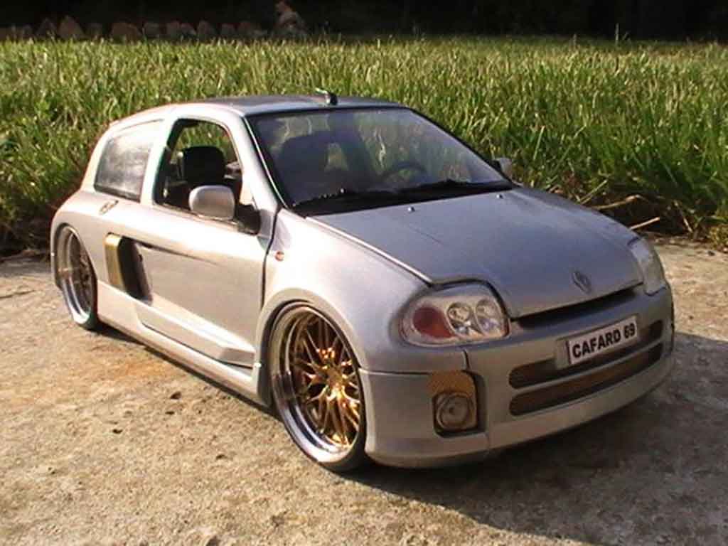 Renault Clio V6 1/18 Universal Hobbies V6 williams modelauto
