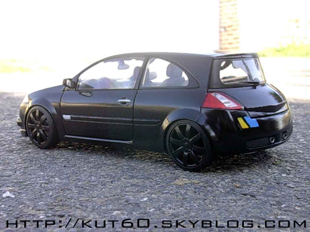 Renault Megane Sport rs f1 team zwart kit xenon 1/18 Burago