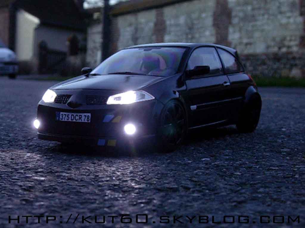 Renault Megane Sport rs f1 team zwart kit xenon 1/18 Burago