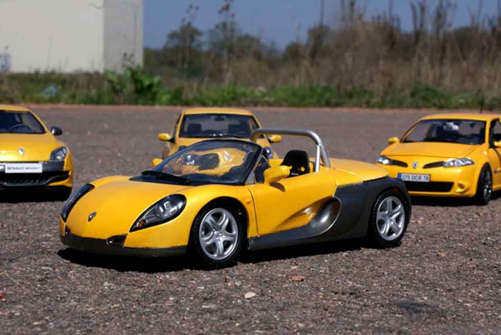 Renault Spider 1/18 Anson geel sirius modelauto