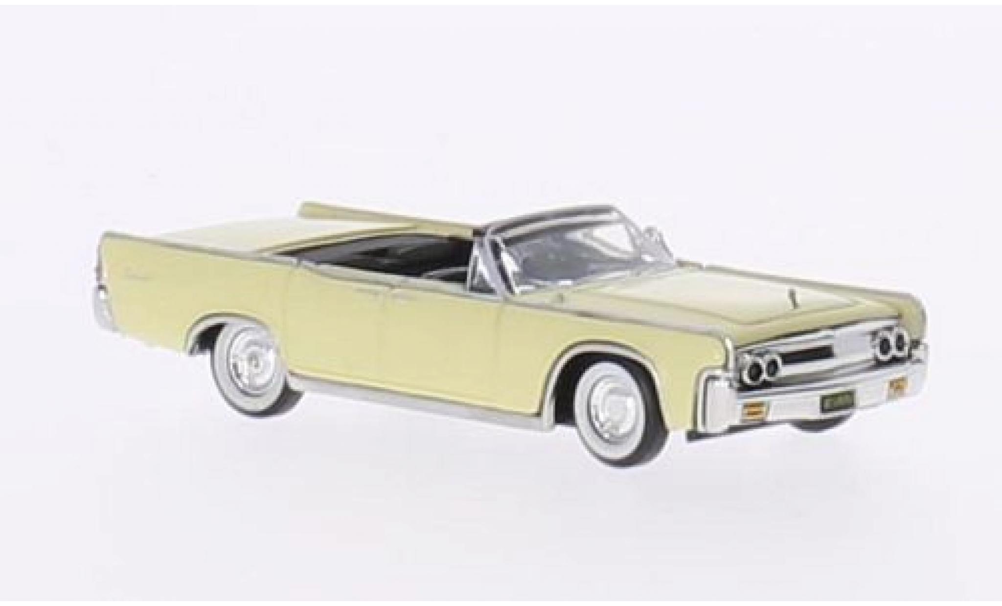 Lincoln Continental 1/87 Ricko Cabriolet geel 1963 modelauto