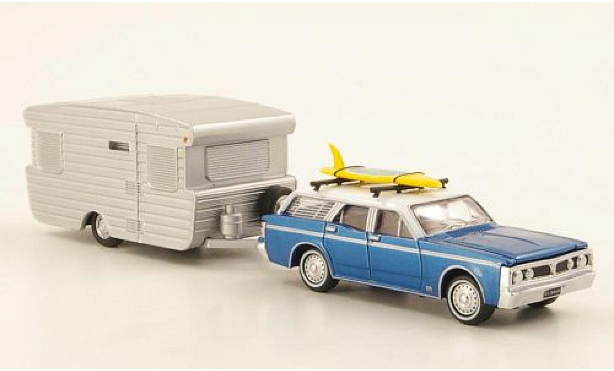 Ford Falcon 1/64 Road Ragers XY Fairmont Station Wagon metallic blauw/wit RHD 1971 avec Viscount Alumvan et Surfbrett comme charge modelauto
