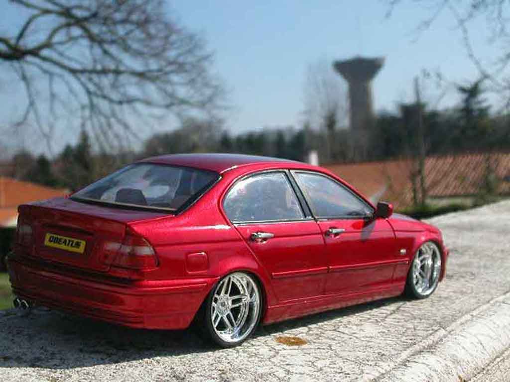 Bmw 328 tuning E46 rood candy et jantes chromes 1/18 Welly