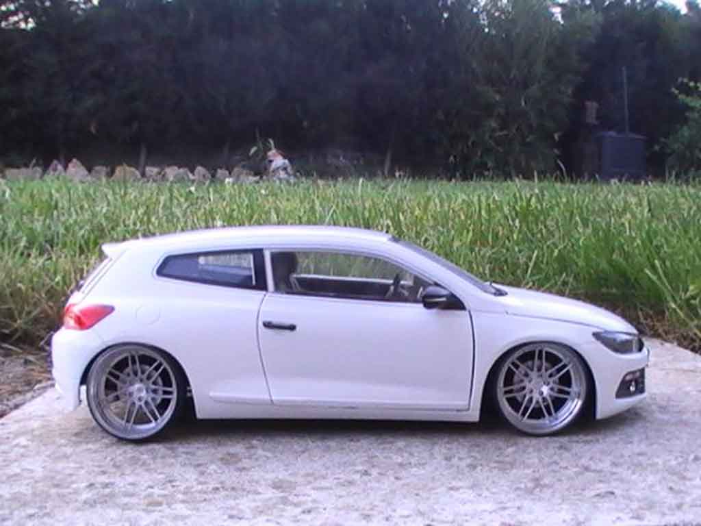Volkswagen Scirocco R 3 wit jantes 19 pouces 1/18 Norev