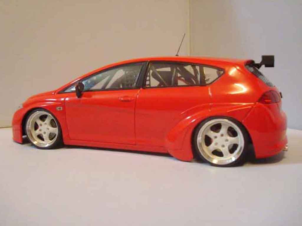 Seat Leon WTCC rood 1/18 Guiloy
