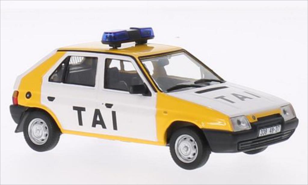 Skoda Favorit 1/43 Abrex Tai Praha (blauwlicht-Balken) wit/geel 1987 modelauto