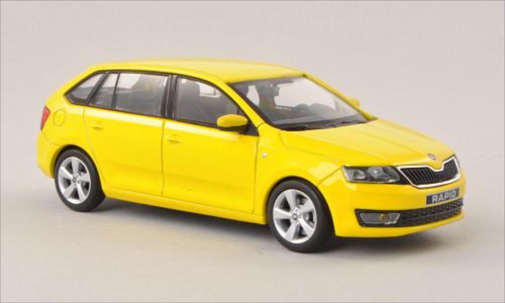 Skoda Rapid 1/43 Abrex Spaceback geel 2013 modelauto