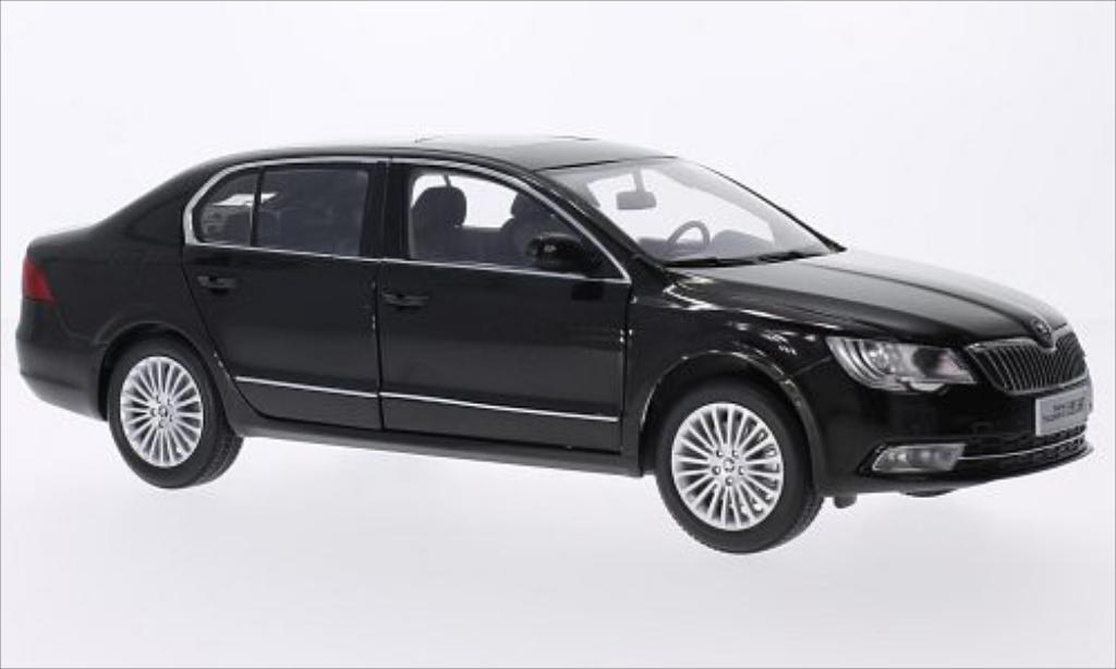 Skoda Superb 1/18 Paudi metallic bruin 2013 modelauto