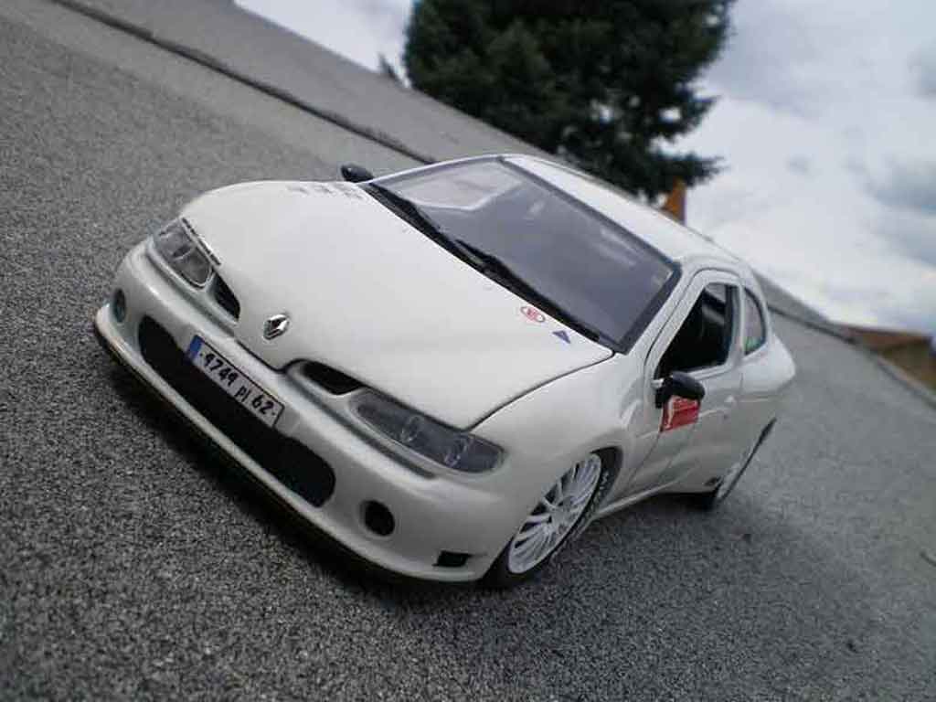 Renault Megane 1/18 Anson Maxi tuning wit modelauto