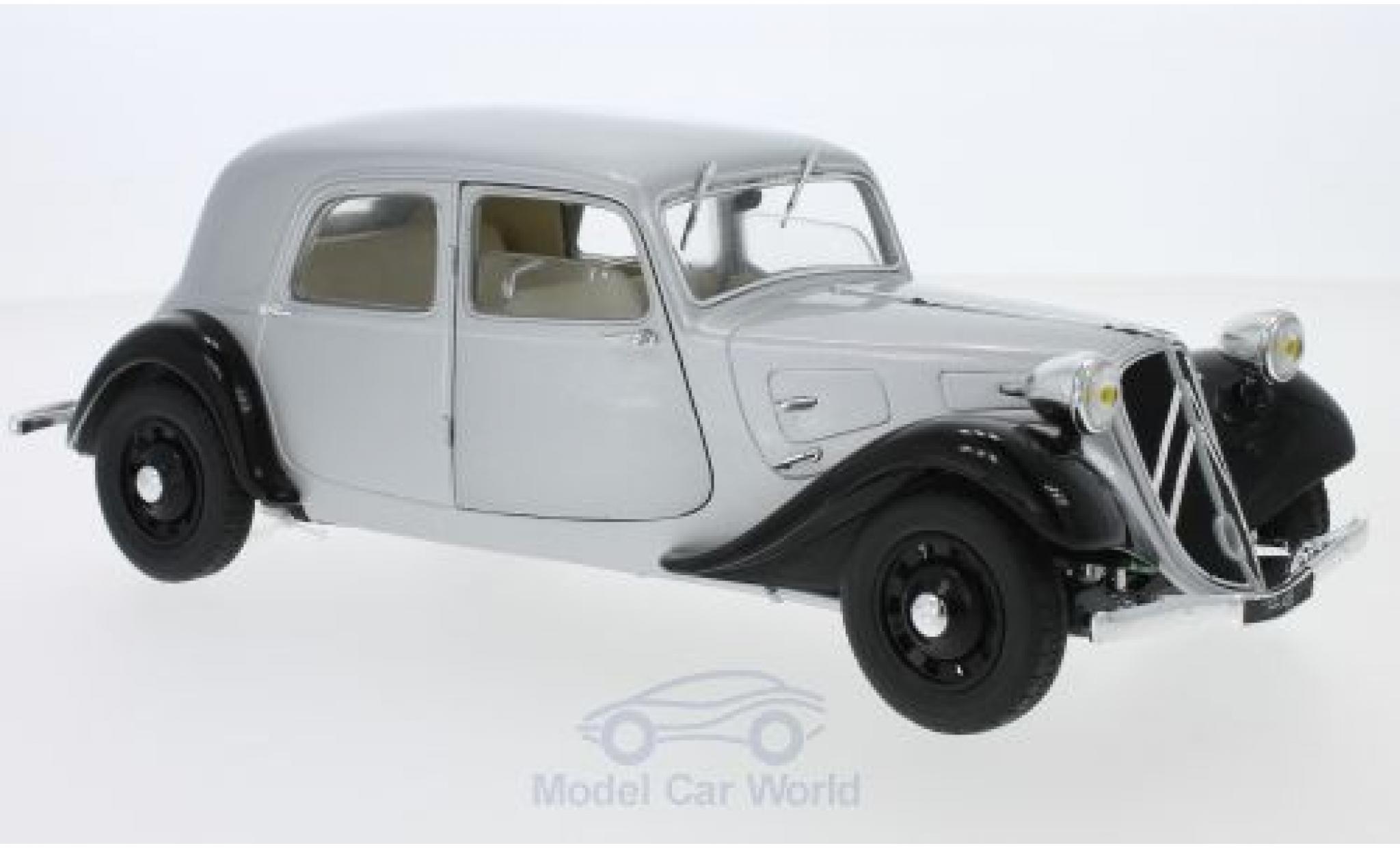 Citroen Traction 1/18 Solido 11CV grijs/zwart 1937 modelauto