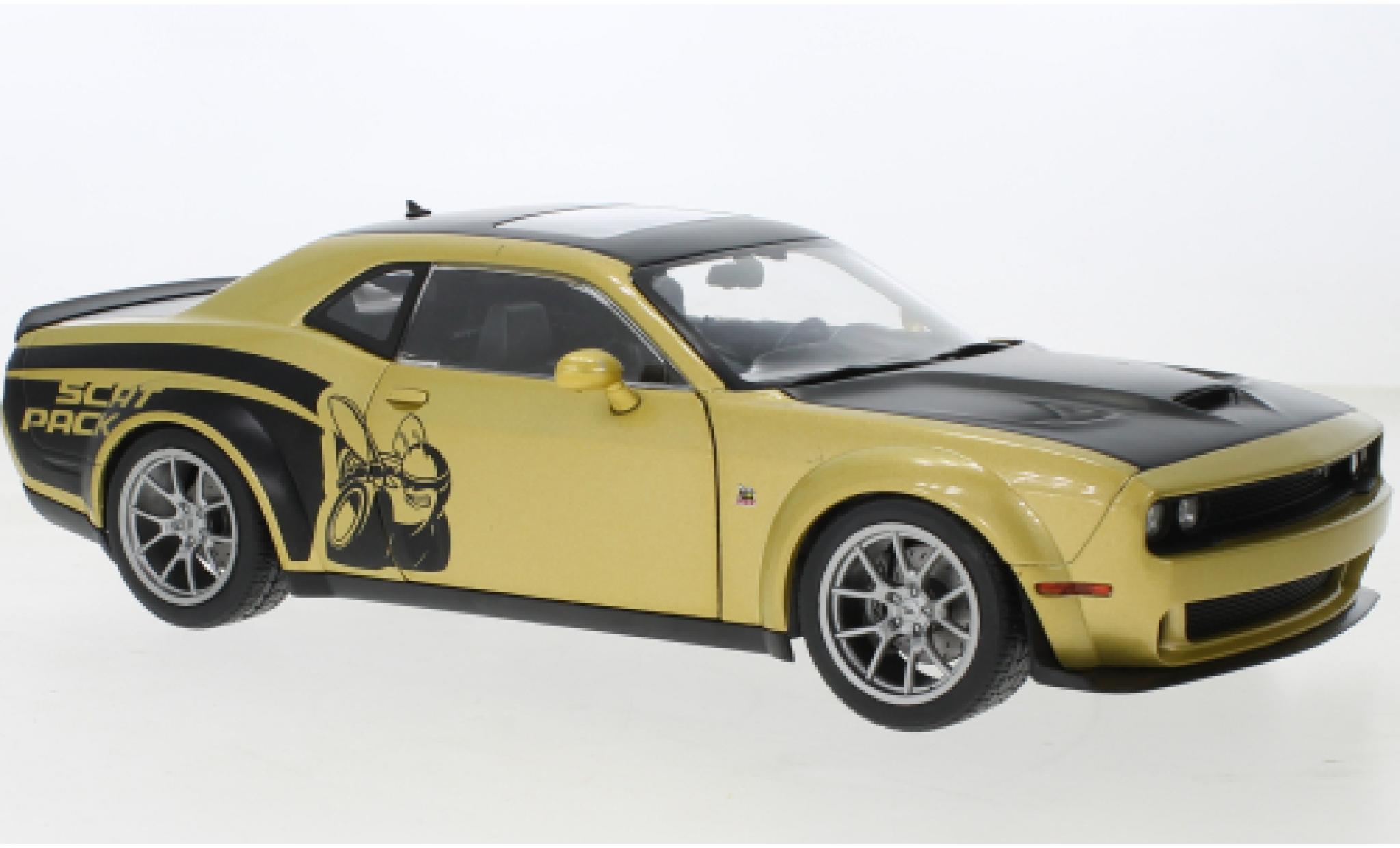 Dodge Challenger 1/18 Solido R/T Scat Pack Widebody metallic beige/matte-zwart 2020 modelauto