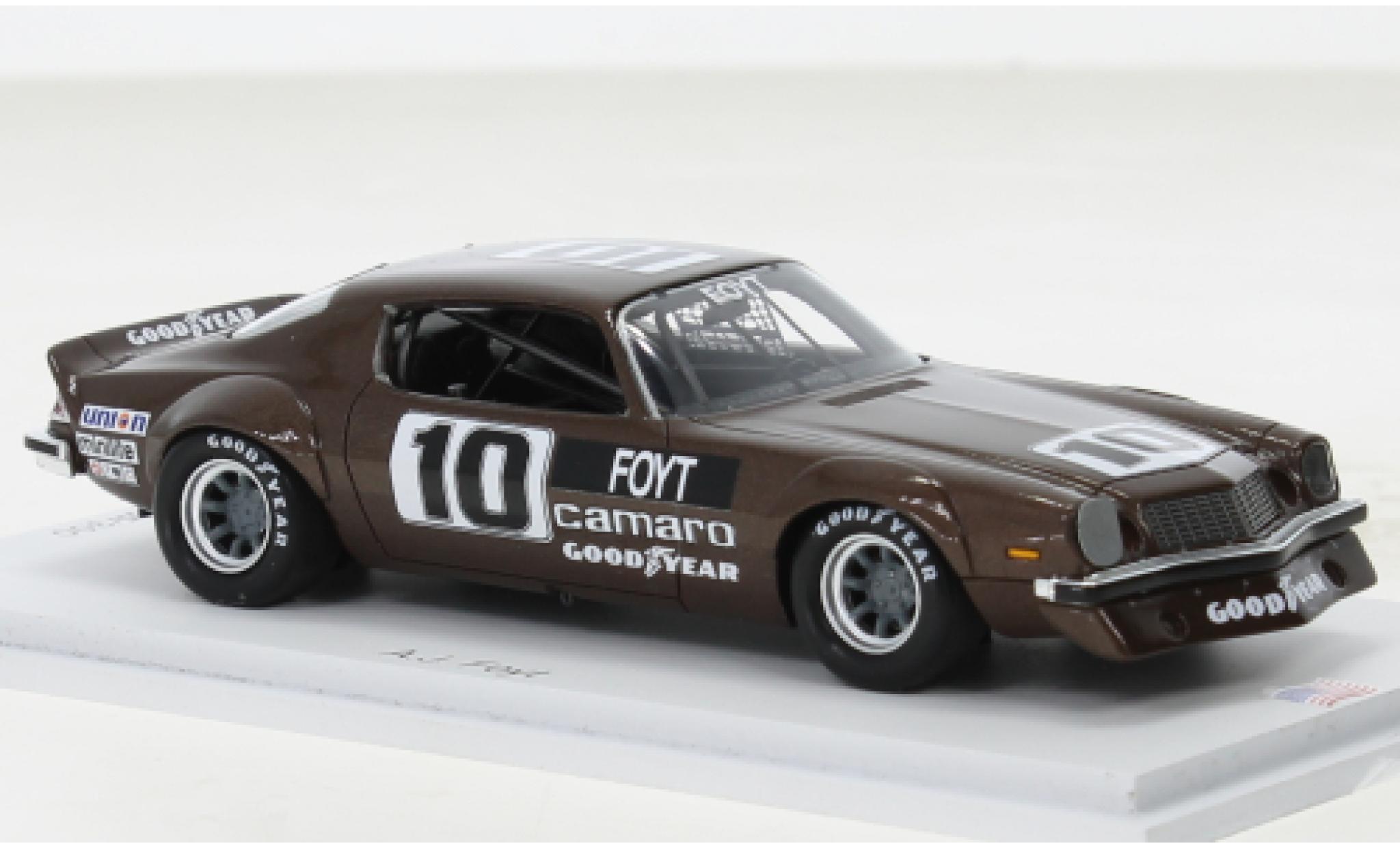 Chevrolet Camaro 1/43 Spark bruin No.10 IROC Daytona 1975 modelauto