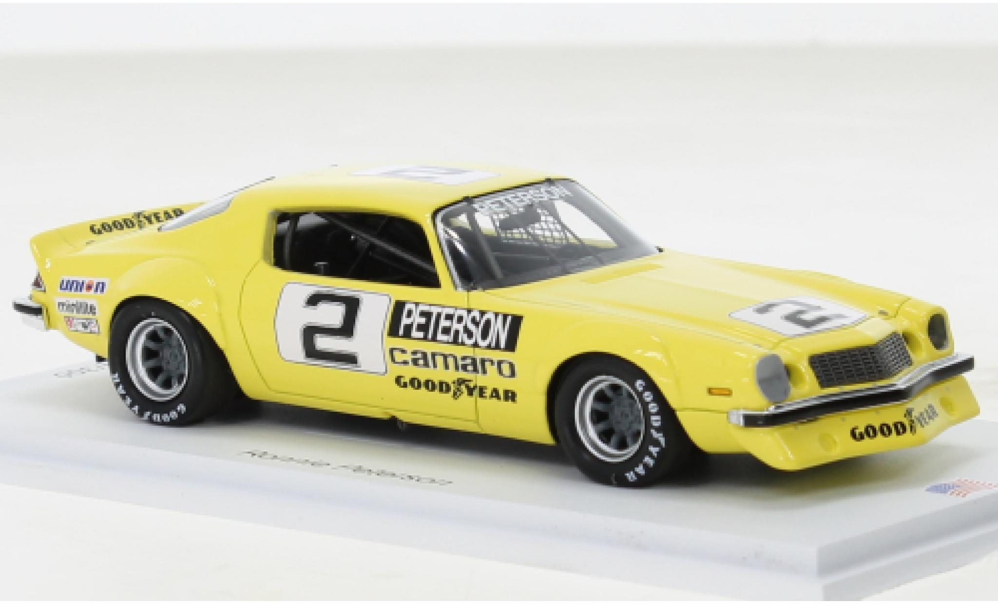 Chevrolet Camaro 1/43 Spark geel No.2 IROC Daytona 1975 modelauto