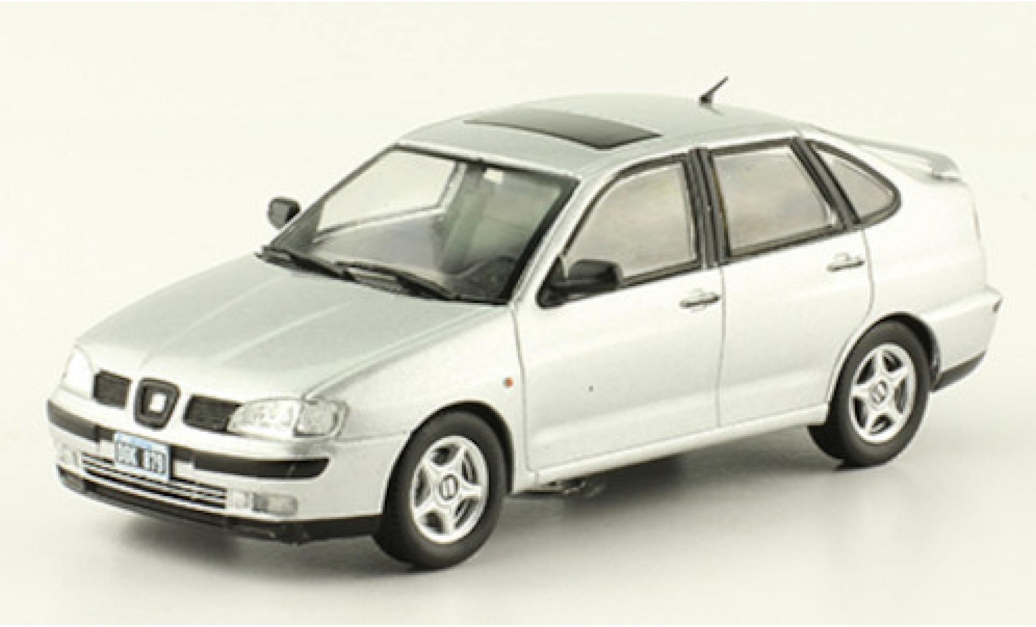 Seat Cordoba 1/43 SpecialC .-120 grijs 2000 1:43 modelauto