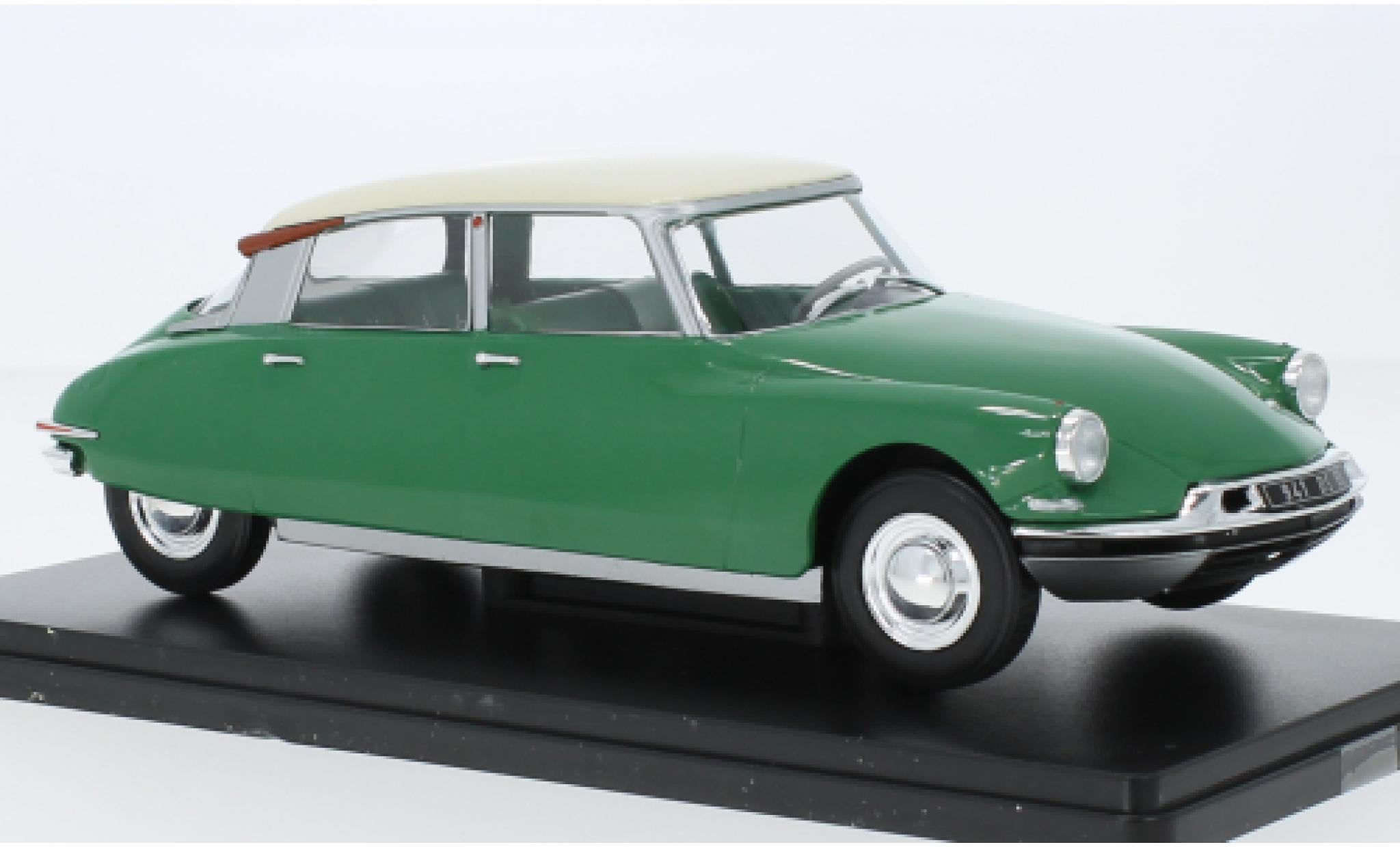 Citroen DS 1/24 SpecialC .-132 19 groen/beige clair 1956 modelauto