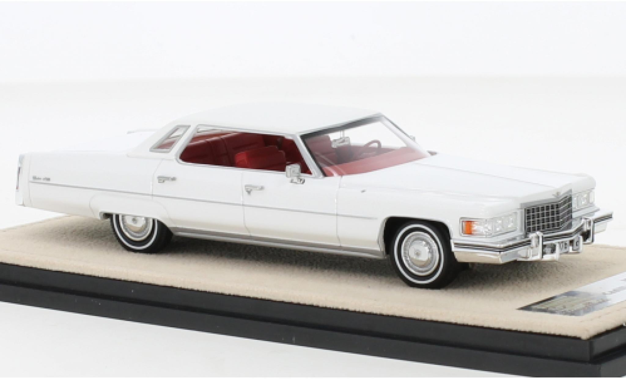 Cadillac Deville 1/43 Stamp Models DeVille Sedan wit 1976 modelauto